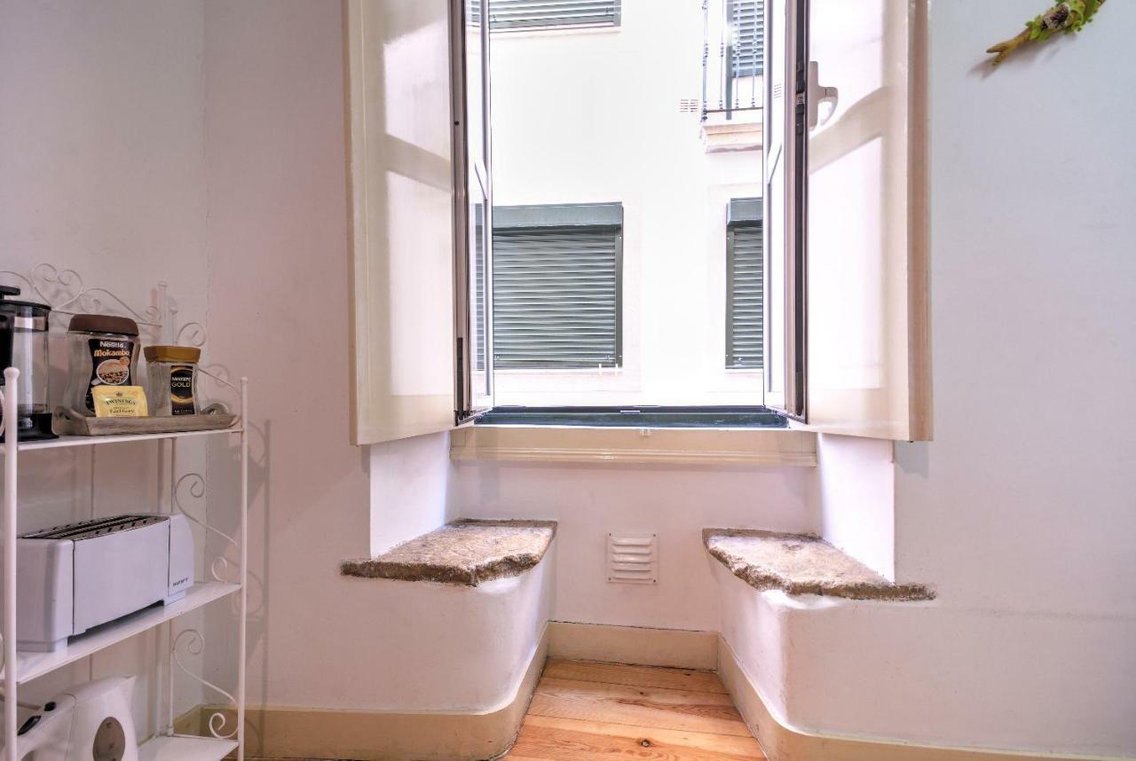 Alfama 88, By Home With A View Lisbona Esterno foto